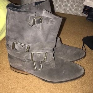 Size 40(10) but run very small but more like a 9.